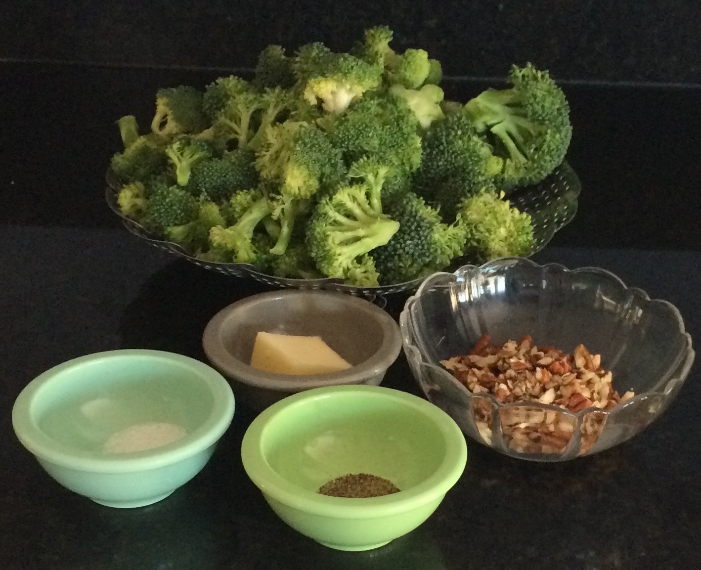 Pecan broccoli side dish